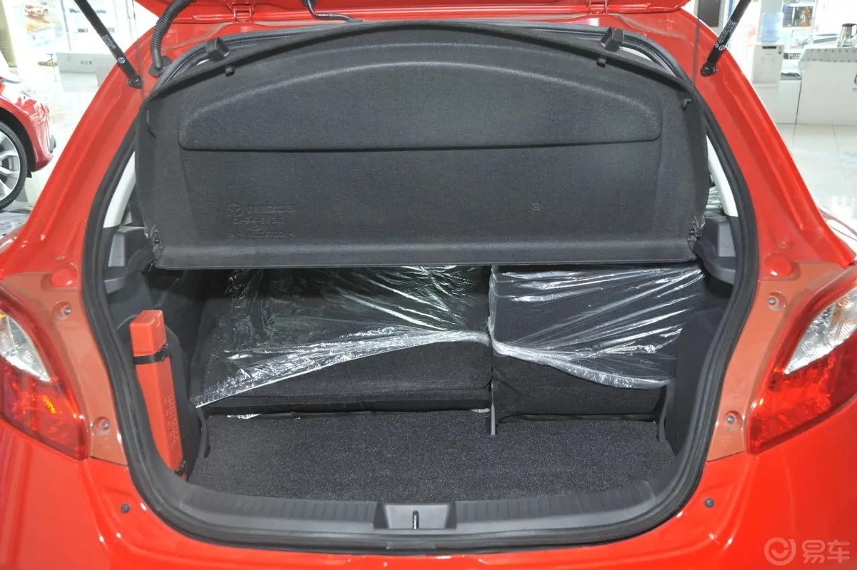 马自达2两厢 1.5L 自动 豪华版行李箱空间