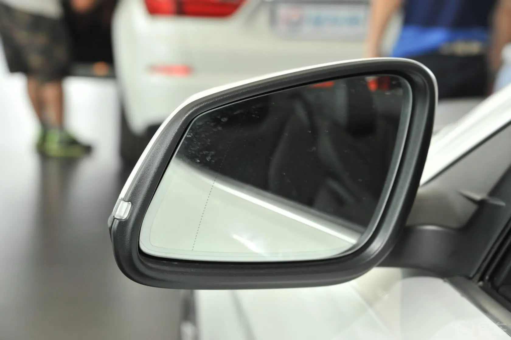 宝马4系双门轿跑车 428i 运动设计套装后视镜镜面（后）