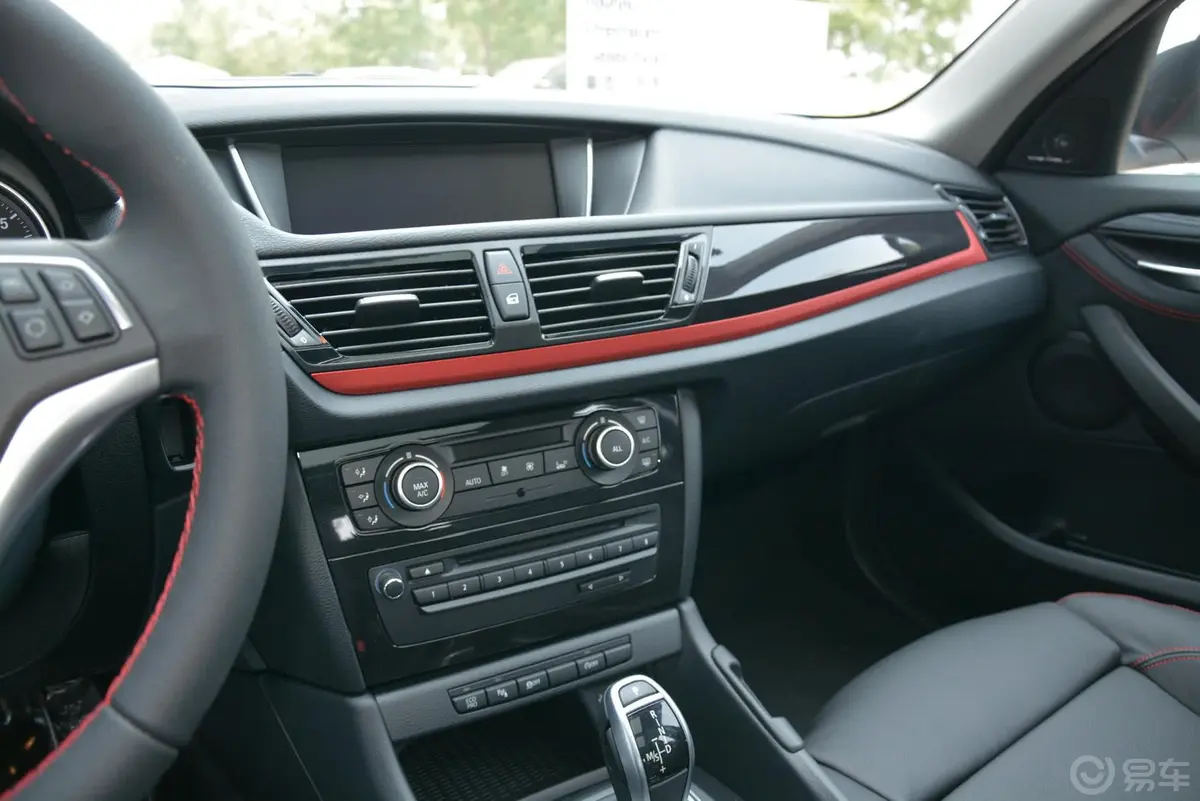 宝马X1sDrive18i 运动设计套装中控台驾驶员方向