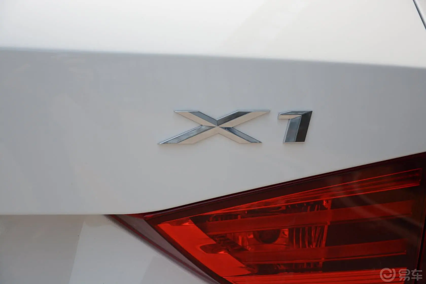 宝马X1sDrive18i 运动设计套装尾标