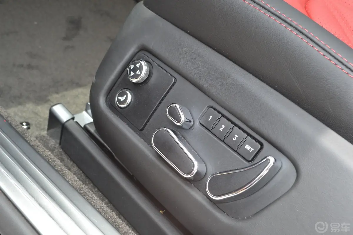 欧陆GT 4.0L V8 S 敞篷版座椅调节键