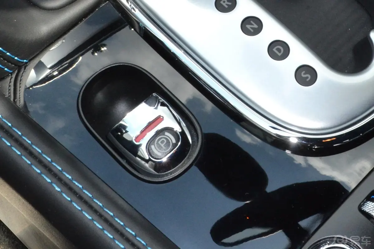 欧陆GT 4.0L V8 S 敞篷版驻车制动（手刹，电子，脚刹）