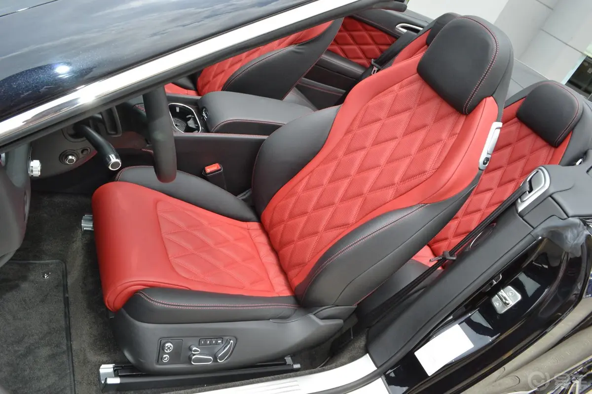欧陆GT 4.0L V8 S 敞篷版驾驶员座椅