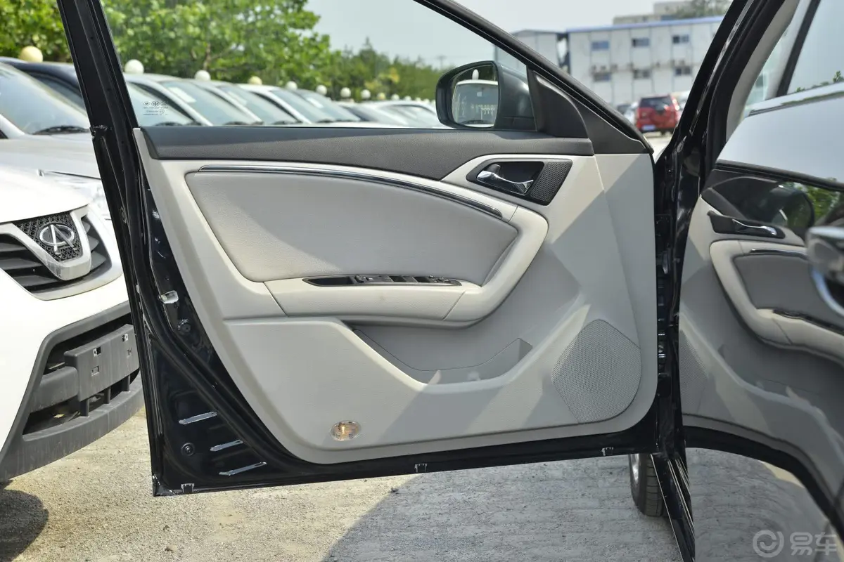 奔腾B901.8T 自动 舒适型驾驶员侧车门内门板