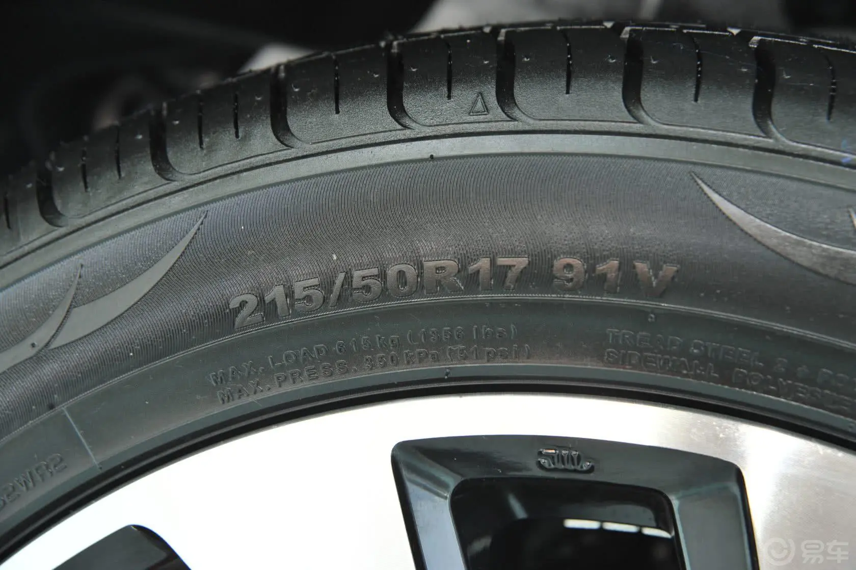 奔腾B701.8T 手自一体 运动尊贵型轮胎规格