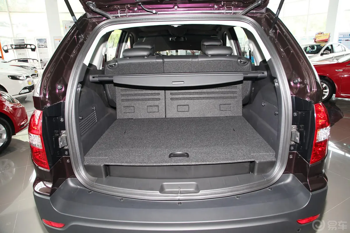 荣威W51.8T 自动 四驱 豪域特装版行李箱空间