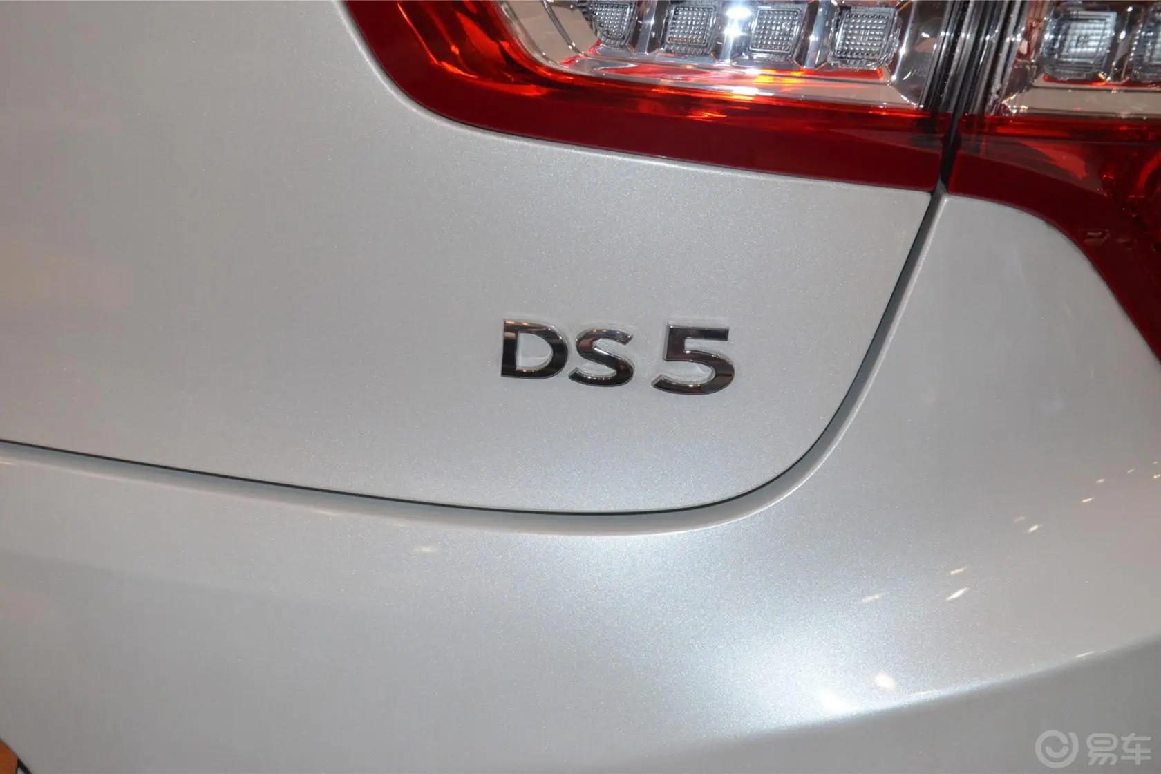 DS 51.6T 手自一体 THP200 雅致版尾标