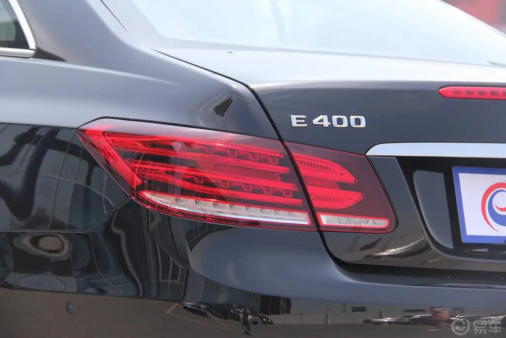奔驰E级(进口)E400 Coupe尾灯侧45度俯拍
