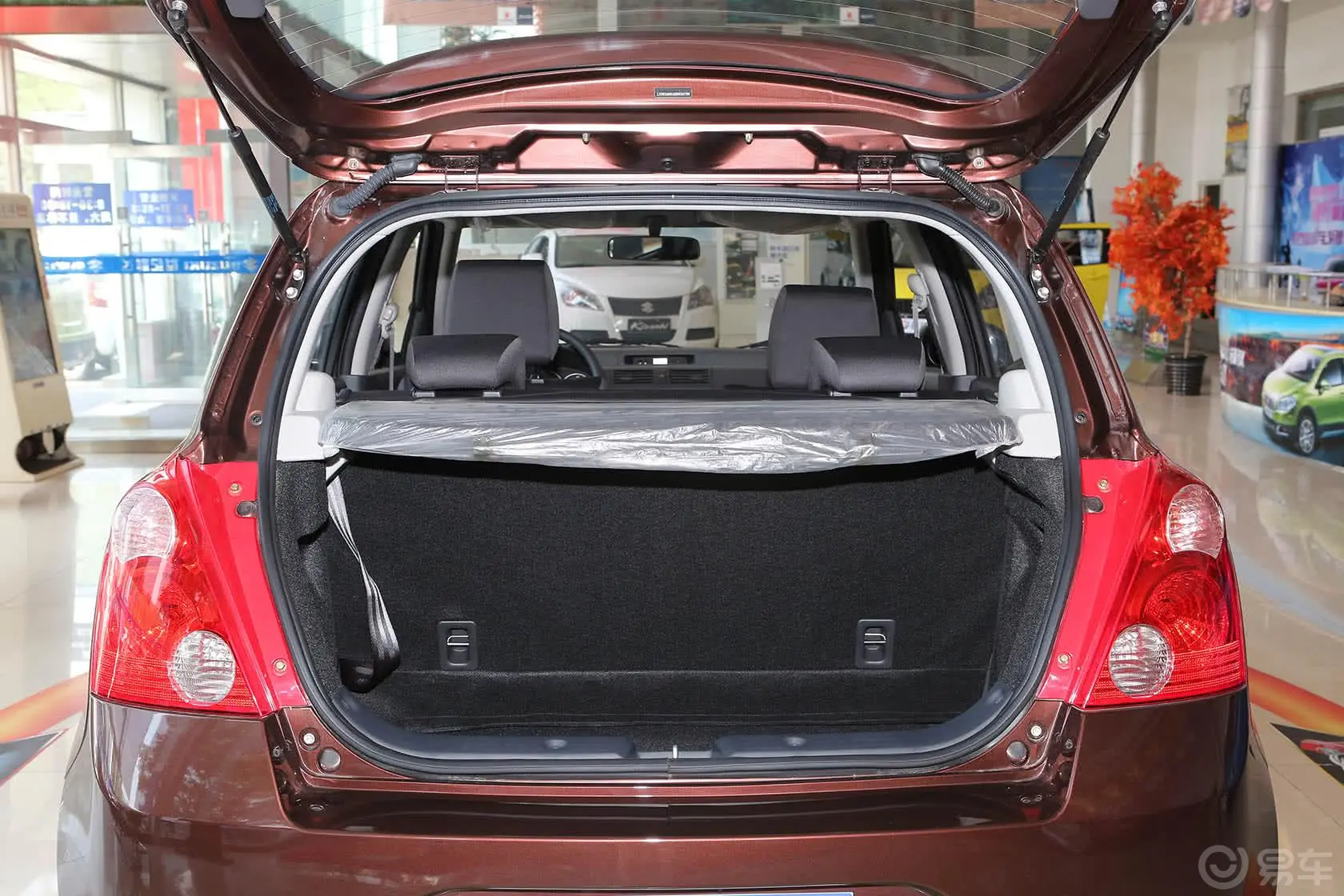 雨燕1.5L 自动 标准型行李箱空间
