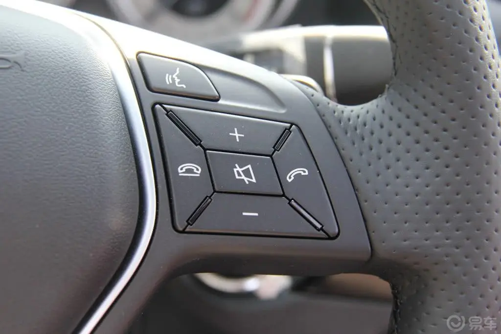 奔驰E级(进口)E400 Coupe方向盘功能键（右）