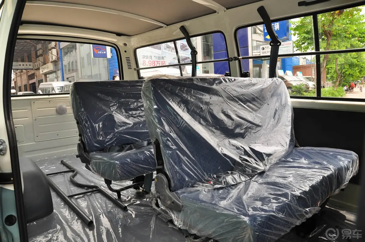 福田风景2.0L 手动 经典型 汽油 短轴后排座椅