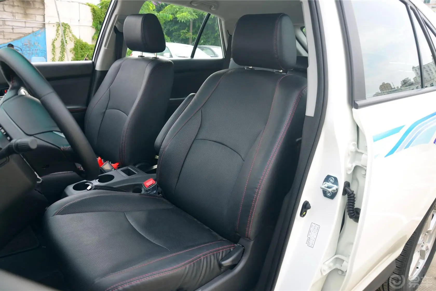 比亚迪S61.5TI 手动 豪华版 5座驾驶员座椅