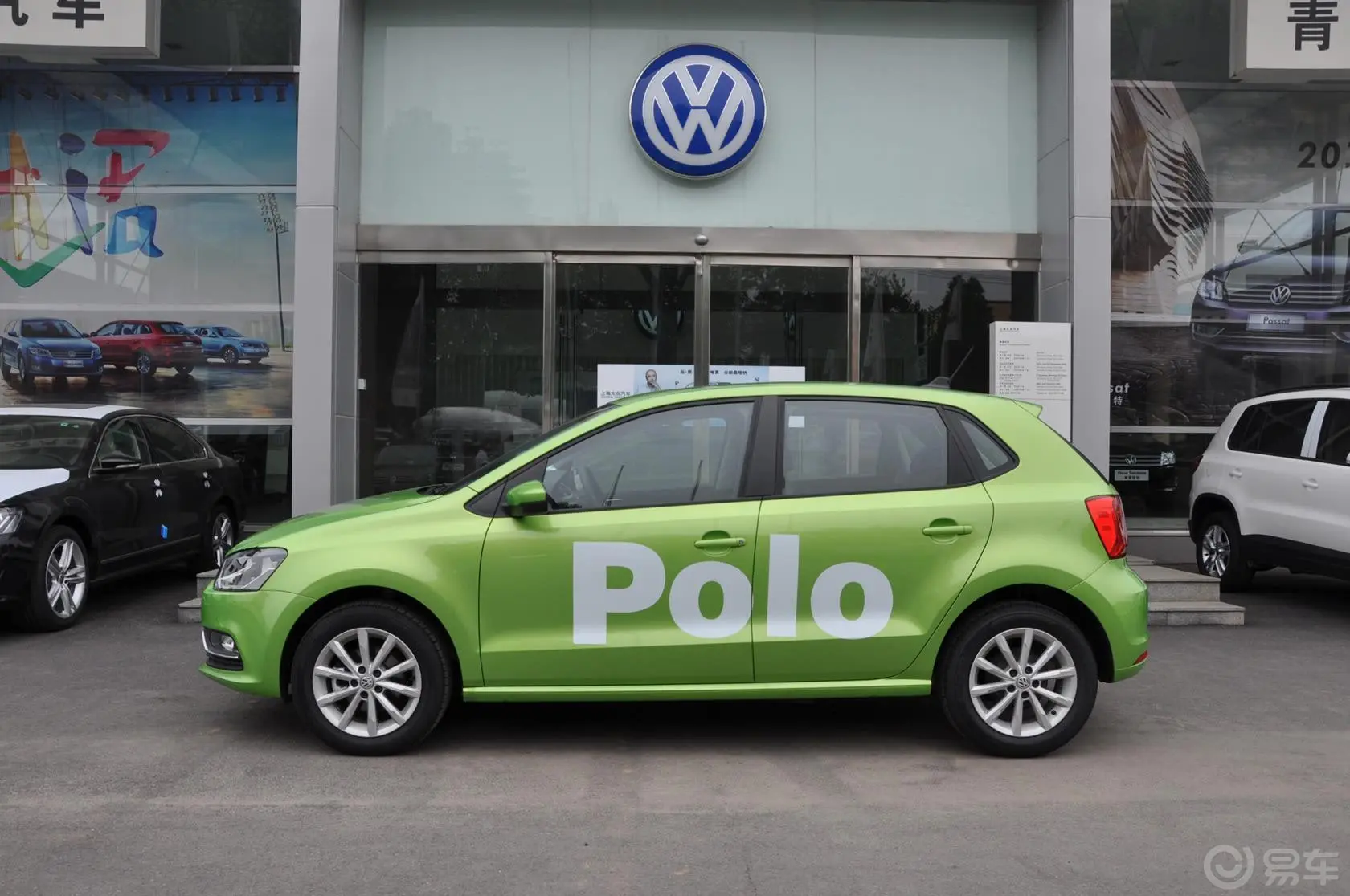 Polo1.6L 自动 豪华版正侧车头向左水平