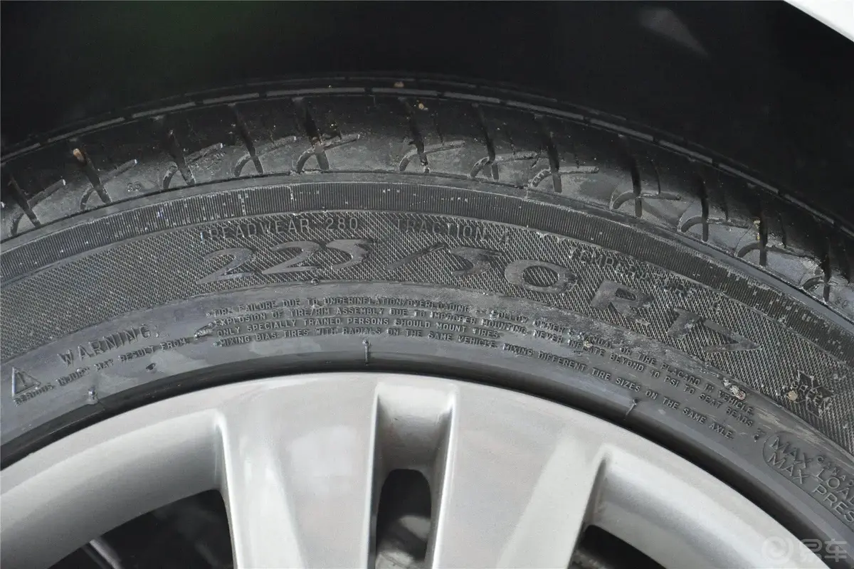 标致30081.6THP 自动 罗兰加洛斯版轮胎规格
