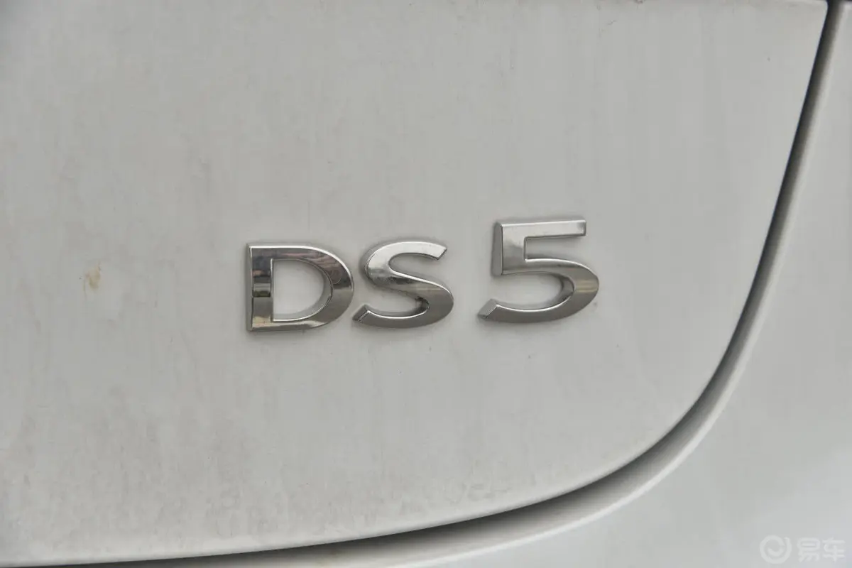 DS 51.6T 手自一体 THP200 尊享版尾标