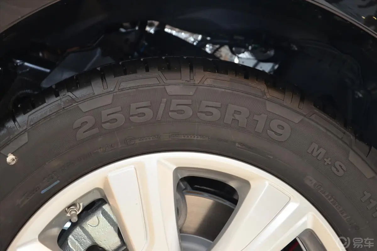 发现第四代 3.0 V6 SC SE 汽油版轮胎规格