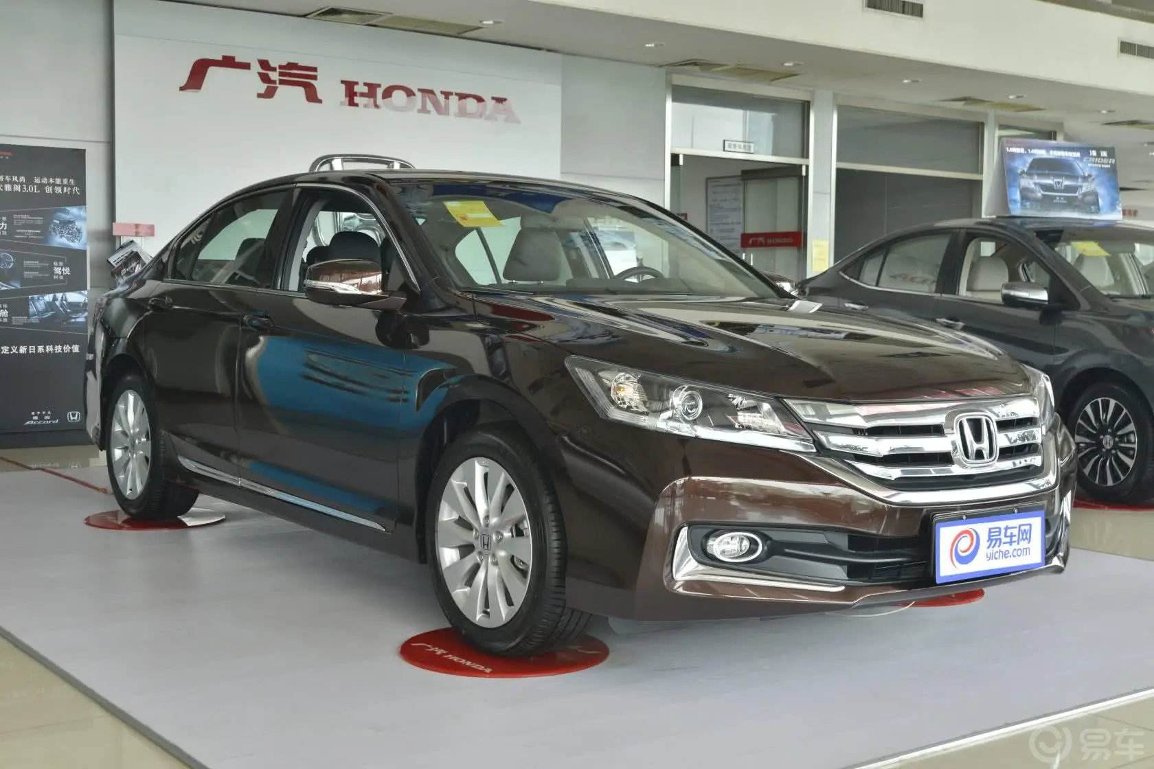 雅阁2.4L LX 舒适版尾标