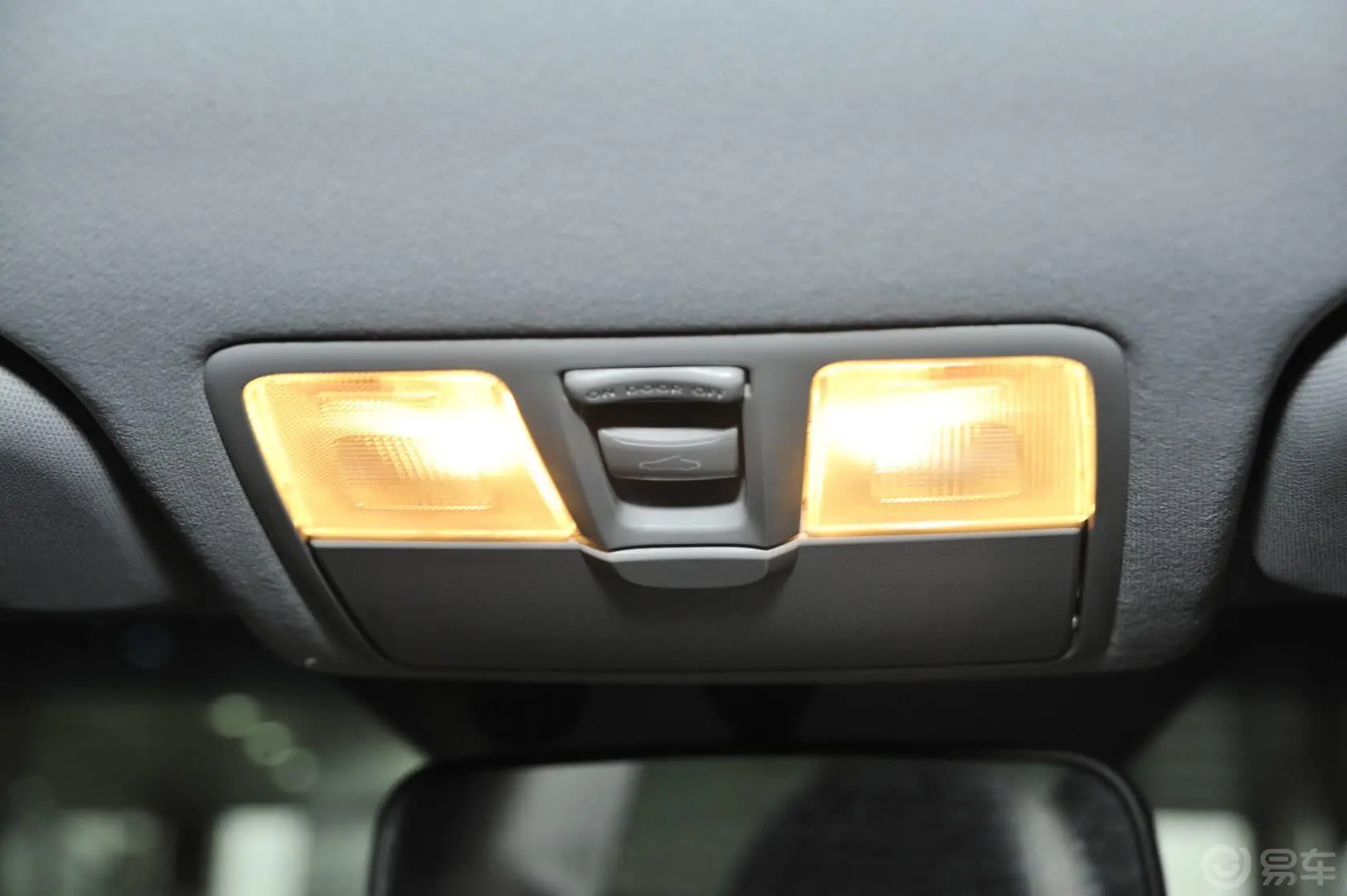 朗动1.6L 自动 尊贵型前排车顶中央控制区