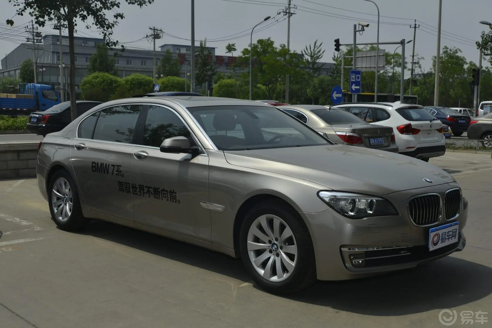 宝马7系730Li 豪华型外观