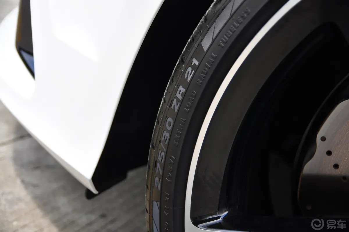 奥迪RS 74.0T 8速手自一体轮胎规格