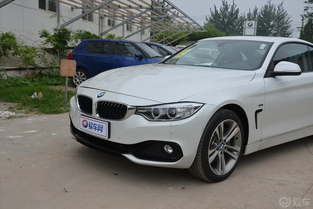 宝马4系双门轿跑车 435i xDrive 运动设计套装车头局部