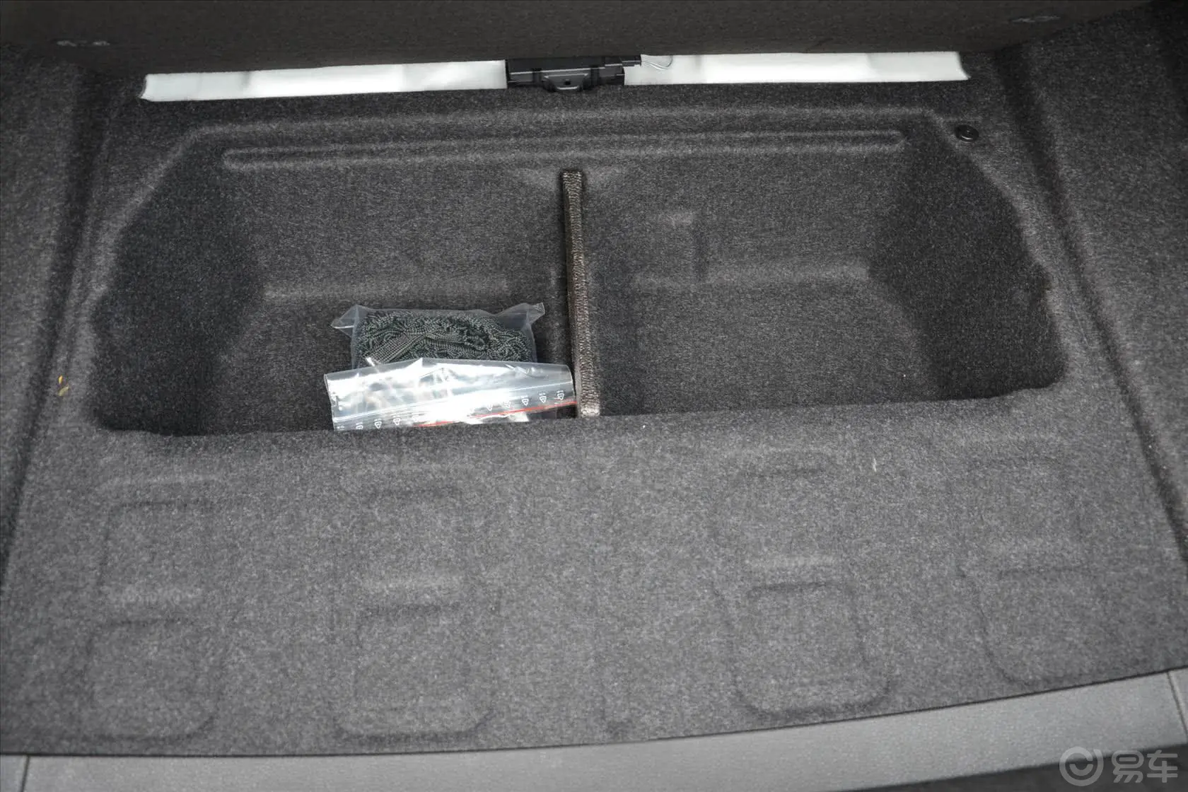 宝马4系双门轿跑车 435i xDrive 运动设计套装行李箱空间