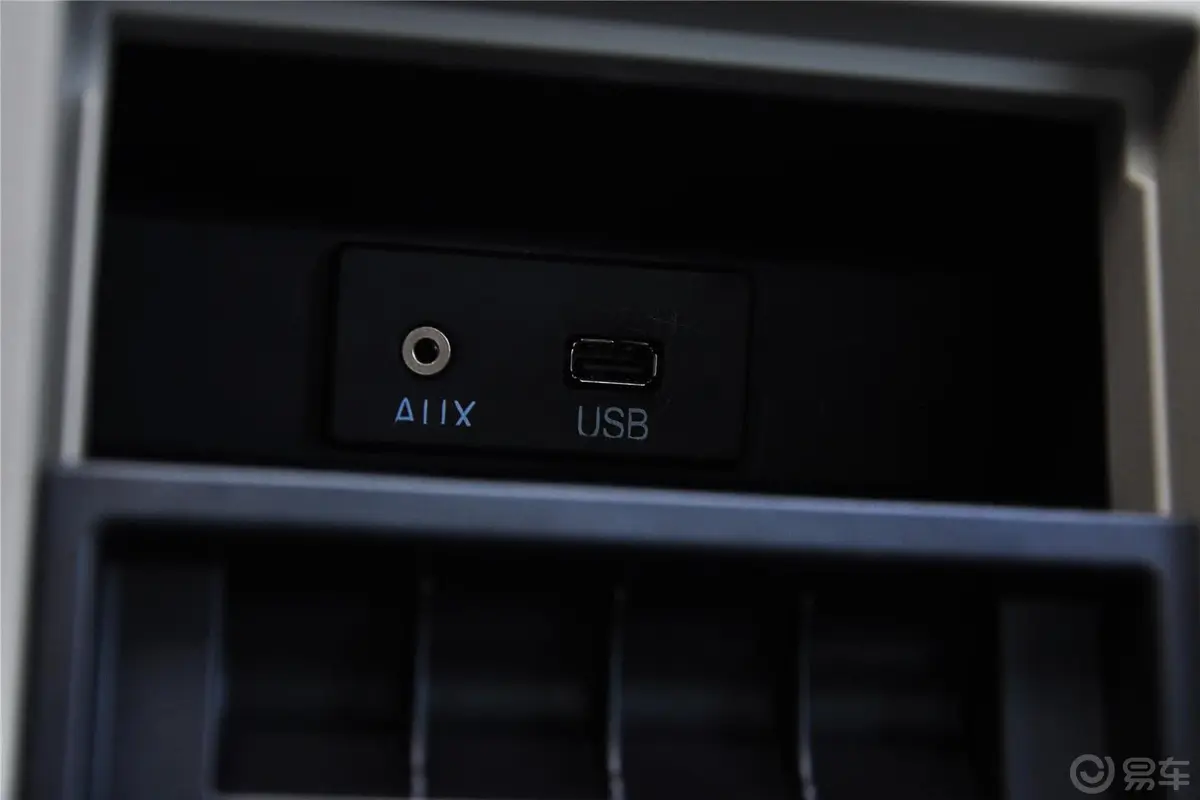 奔腾B501.6L 手动 尊贵型USB接口