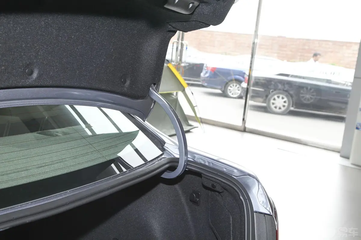 英朗GT 1.6L 手自一体 时尚型行李厢支撑杆