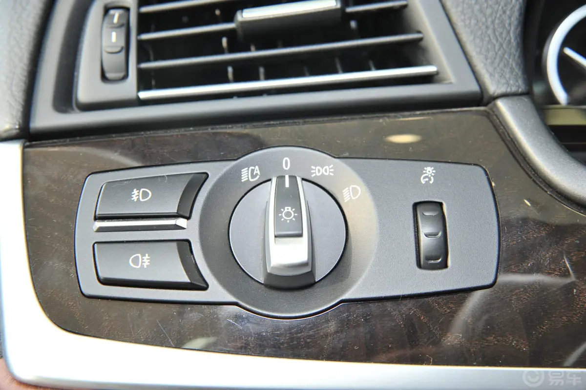宝马5系(进口)535i xDrive M运动型大灯开关