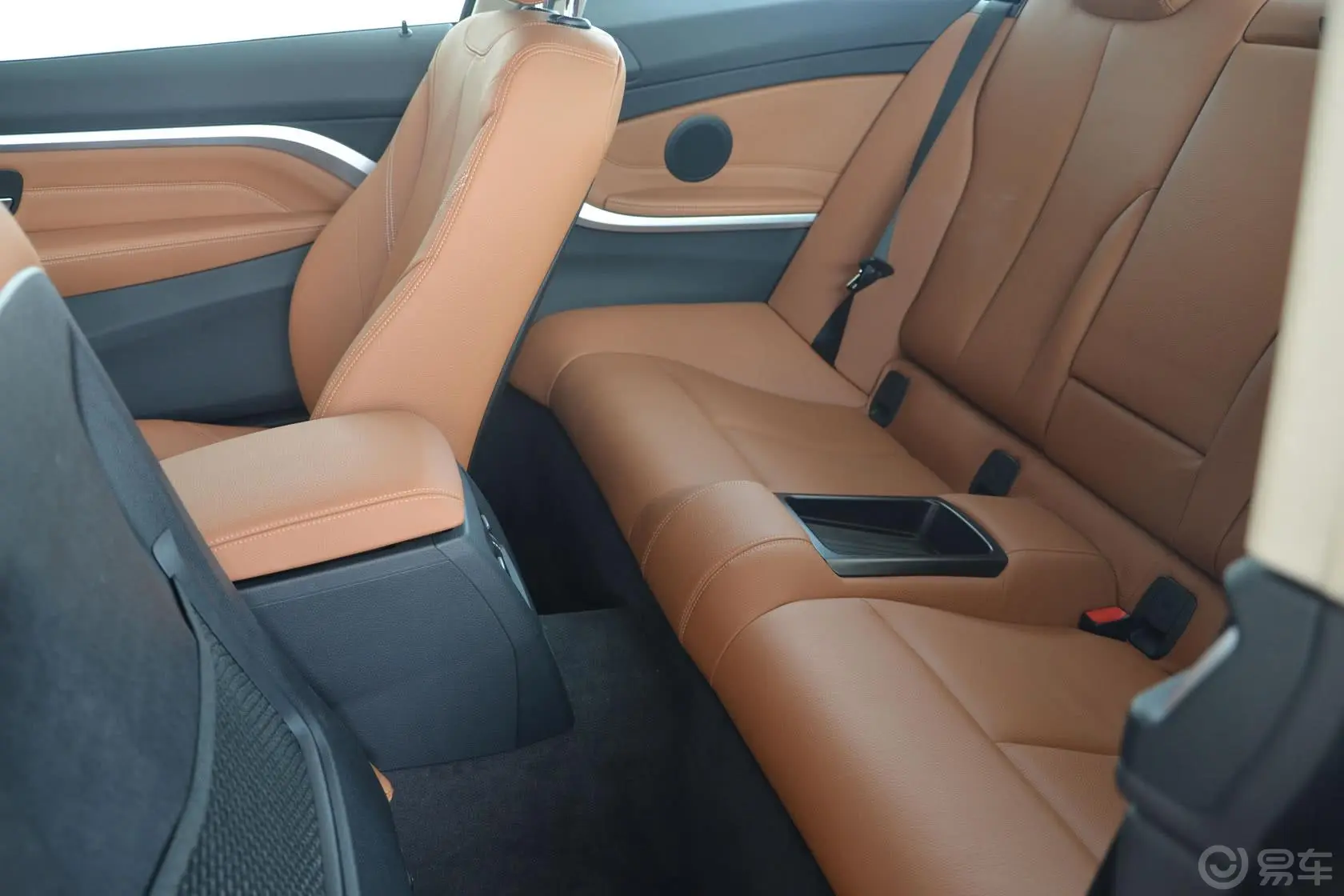 宝马4系双门轿跑车 428i xDrive 豪华设计套装后排空间体验