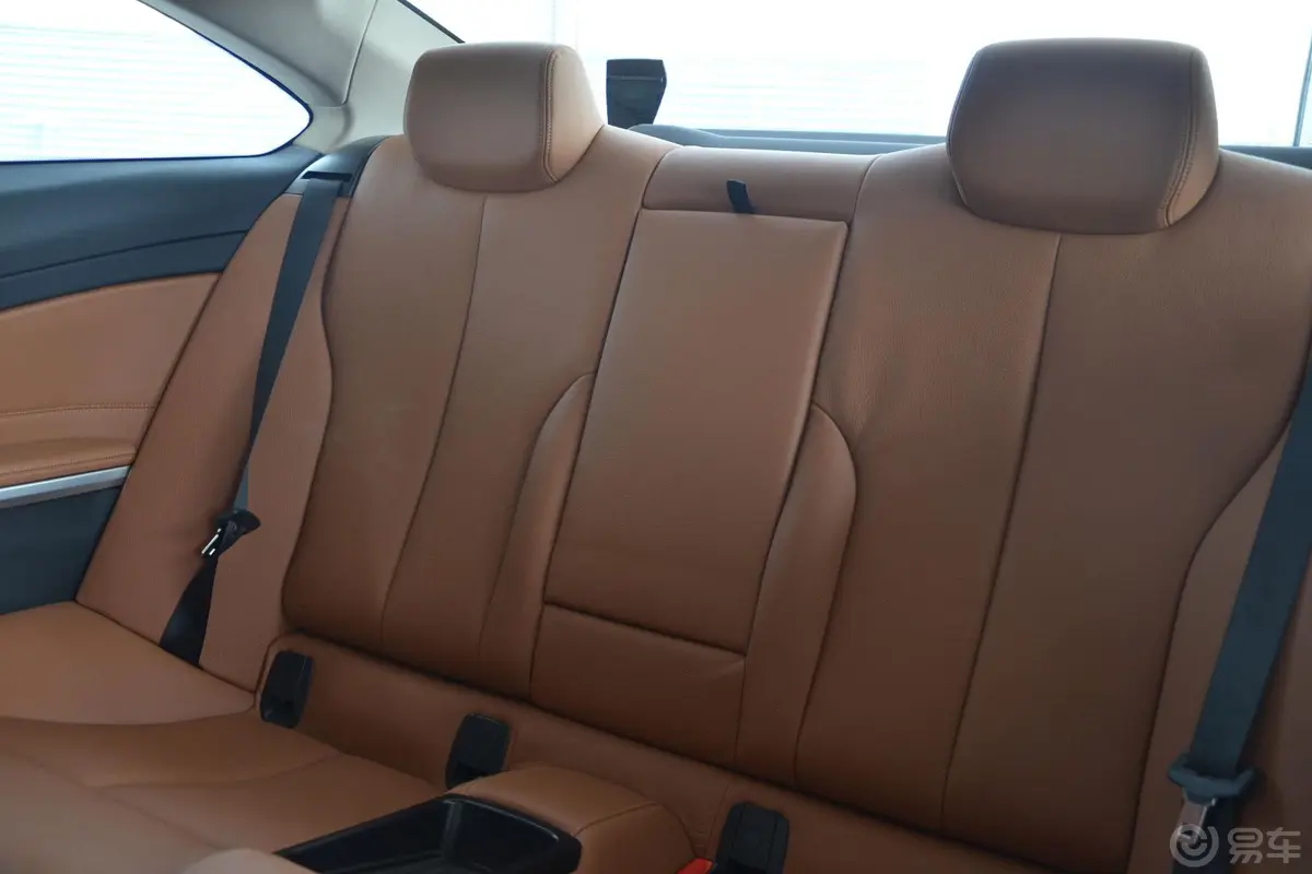 宝马4系双门轿跑车 428i xDrive 豪华设计套装后排座椅