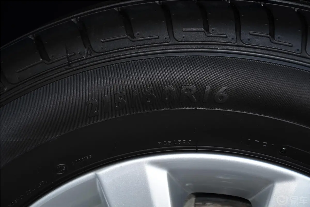 帕萨特1.8T 双离合 尊雅版轮胎规格