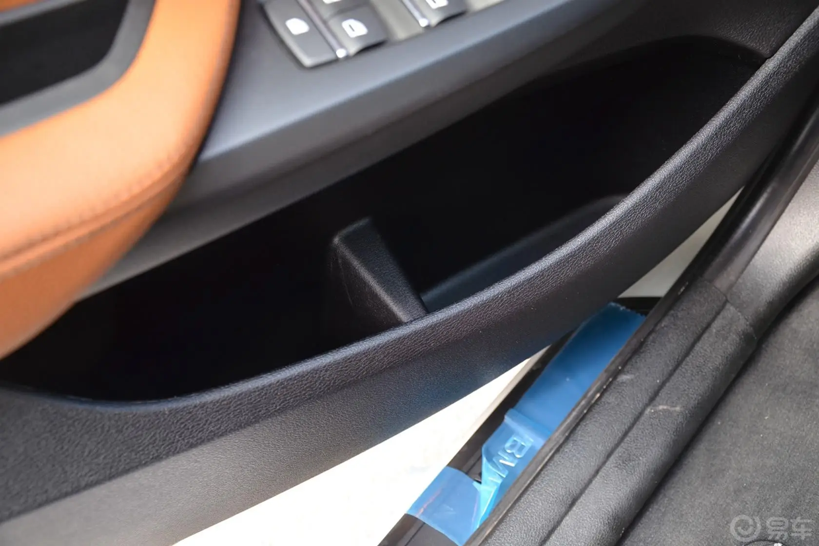 宝马X3(进口)xDrive28i 领先版驾驶员门储物盒