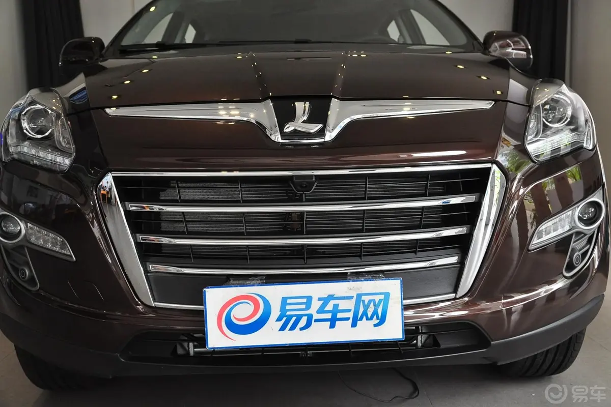 大7 SUV2.2T 自动 两驱 智慧型前格栅侧俯拍