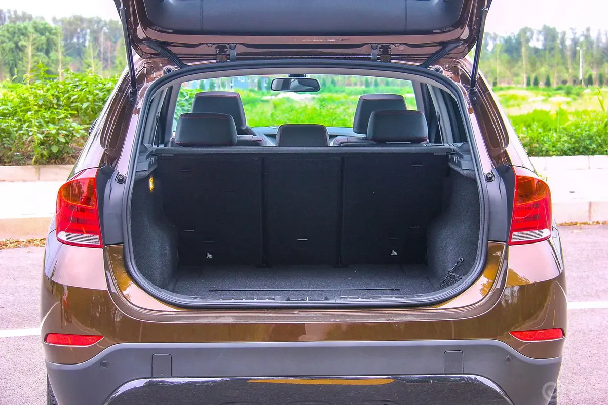 宝马X1sDrive18i 运动设计套装行李箱空间