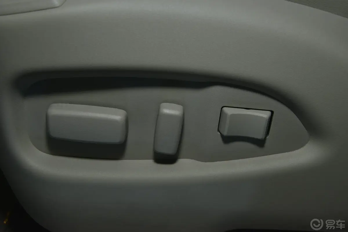 凯迪拉克SRX3.0L 手自一体 豪华型座椅调节键