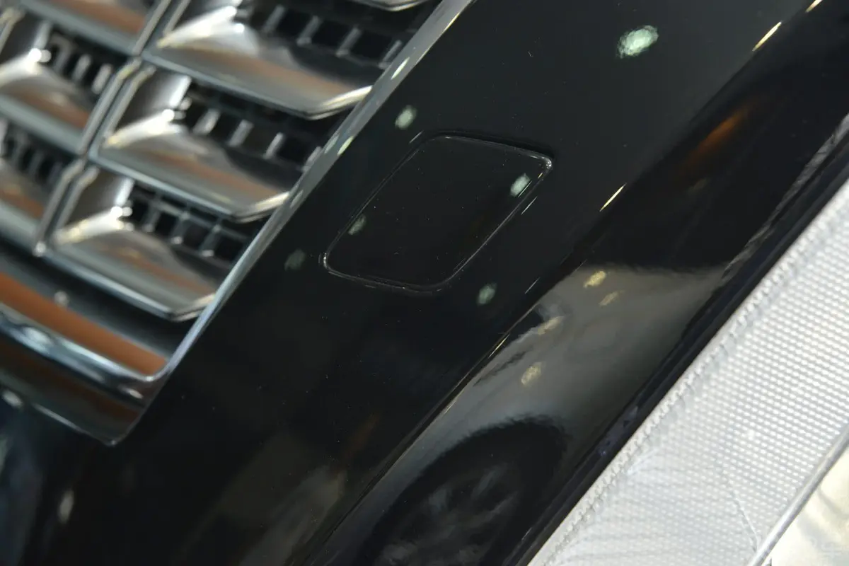 凯迪拉克SRX3.0L 手自一体 舒适型外观