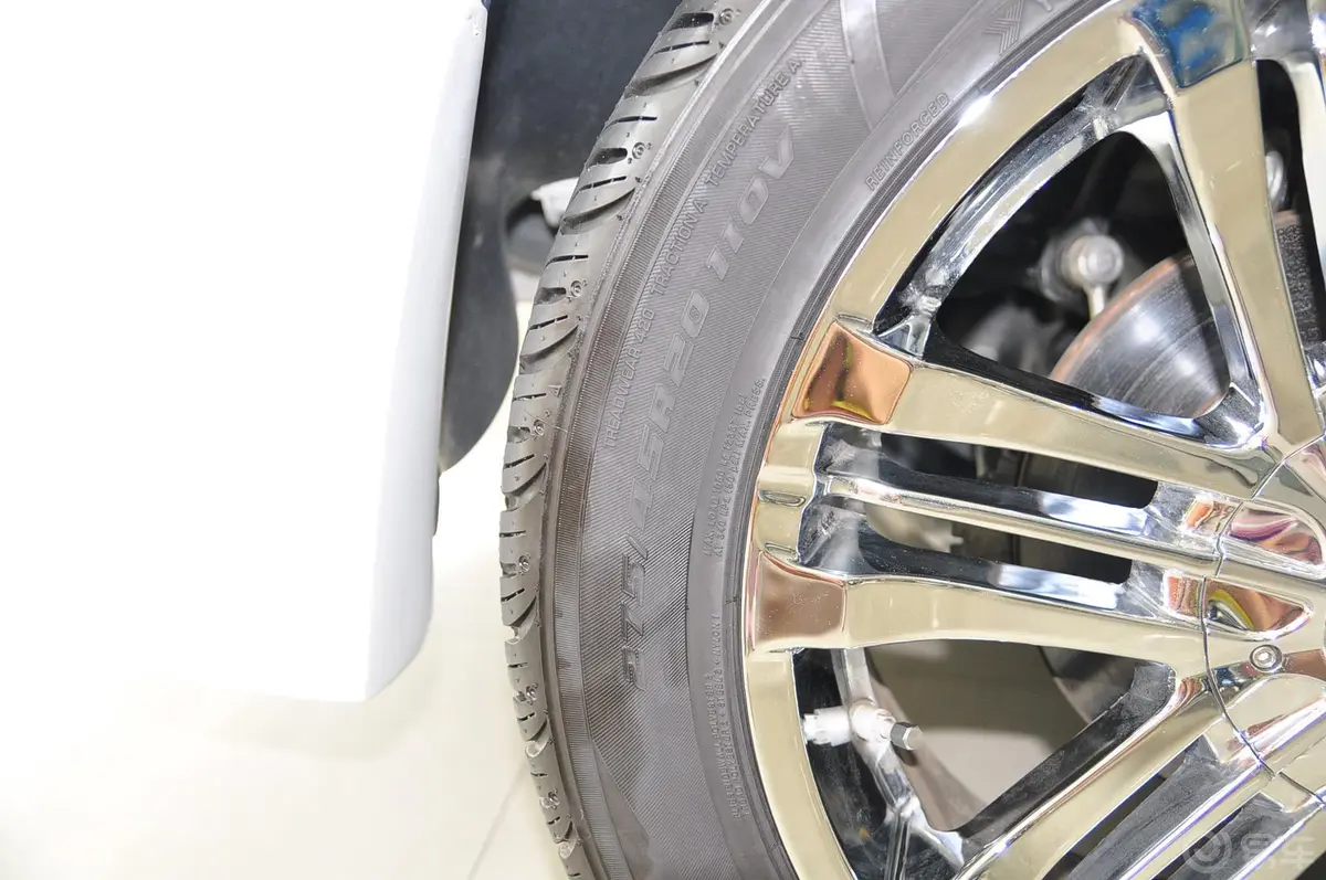 科瑞斯的斯宾特3.0T 白金版奔驰斯宾特7座轮胎规格