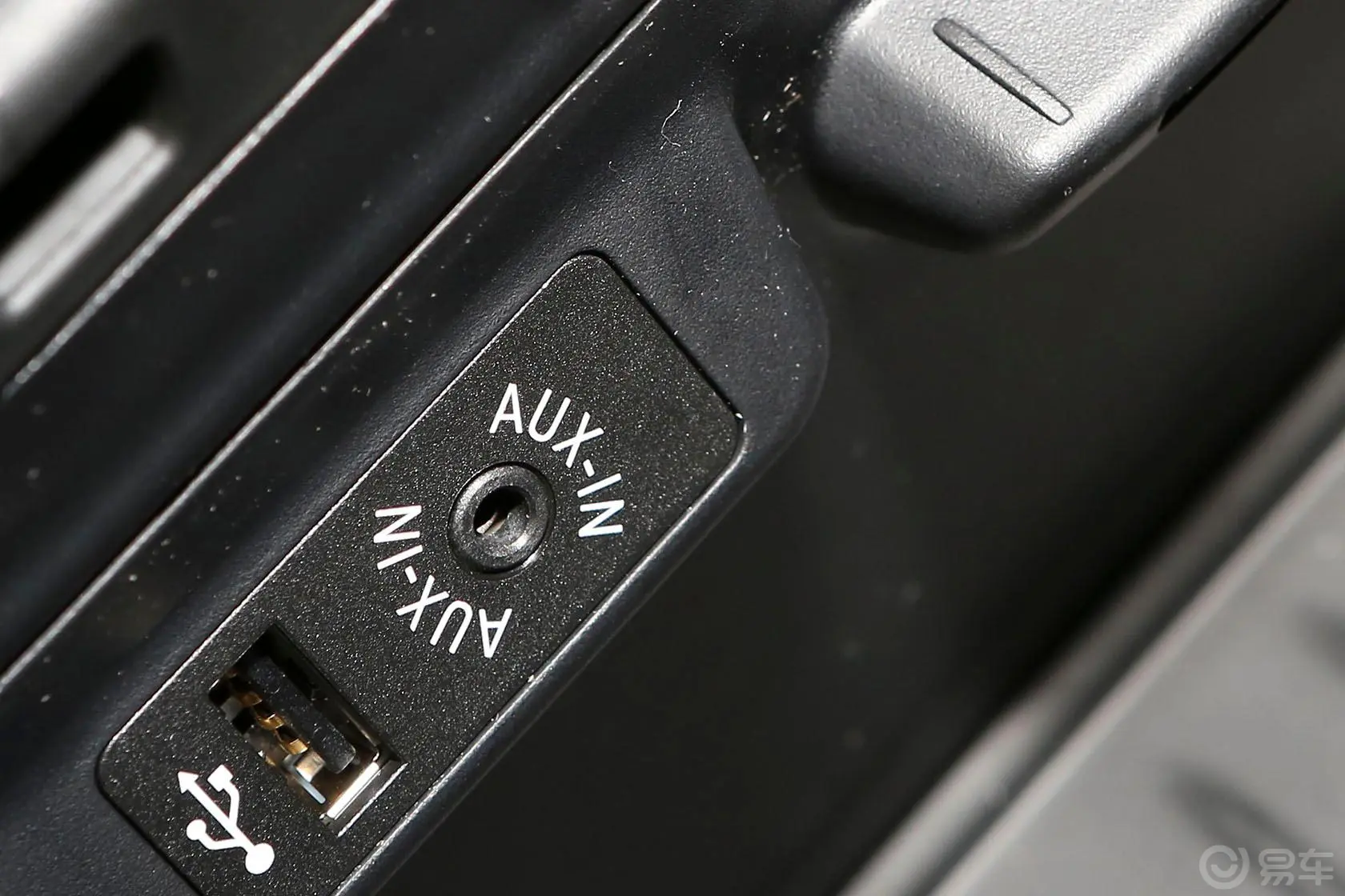 宝马X5(进口)xDrive35i 领先型AUX接口