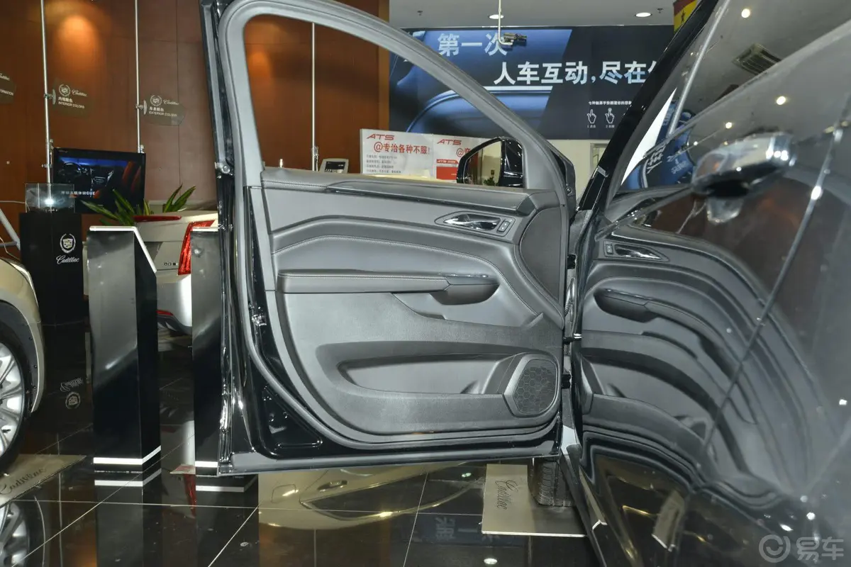 凯迪拉克SRX3.0L 手自一体 舒适型驾驶员侧车门内门板
