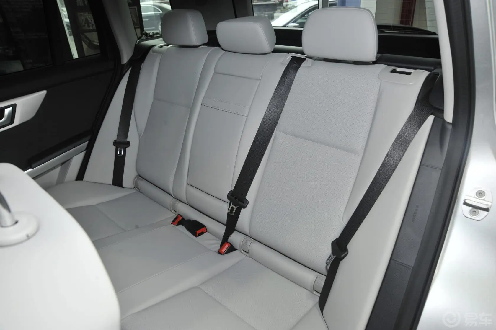 奔驰GLK级GLK 300 3.0L 自动 动感型天窗版行李厢开口范围