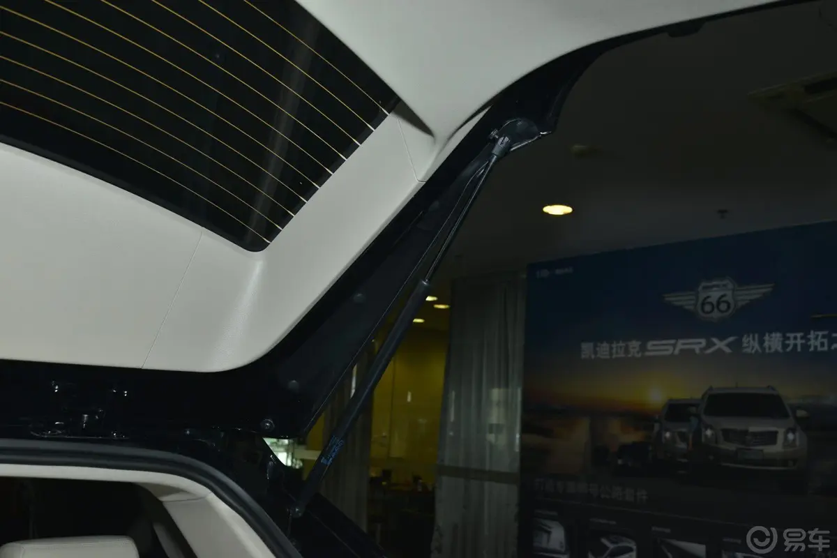 凯迪拉克SRX3.0L 手自一体 豪华型行李厢支撑杆