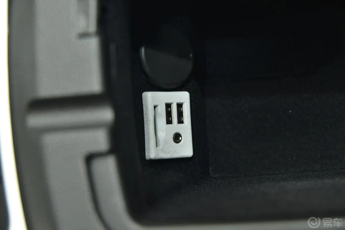 凯迪拉克SRX3.0L 手自一体 舒适型AUX接口