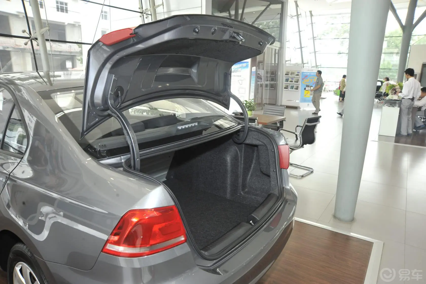 桑塔纳1.6L 自动 风尚版行李厢开口范围