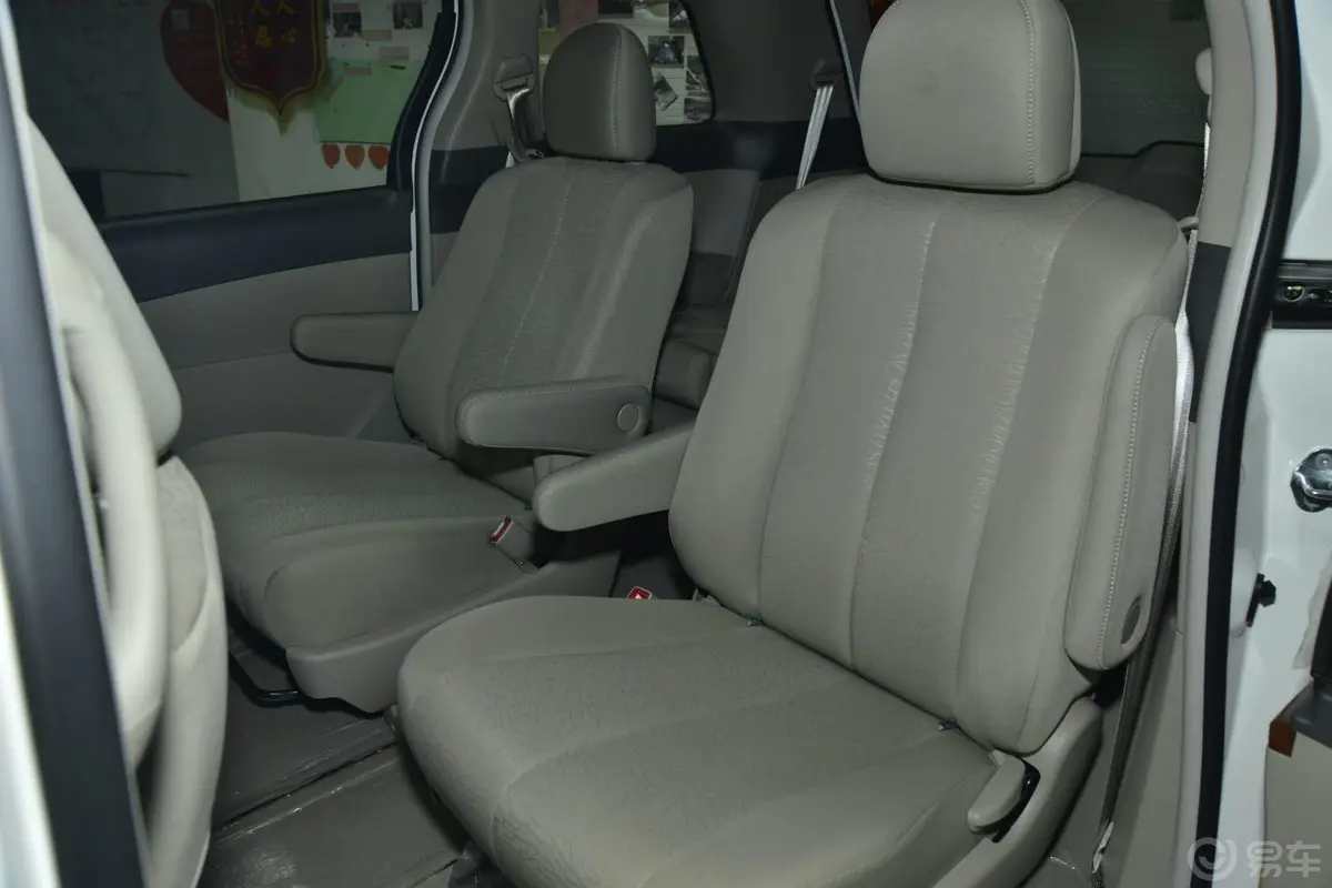比亚迪M62.4L 手动 舒适版后排座椅
