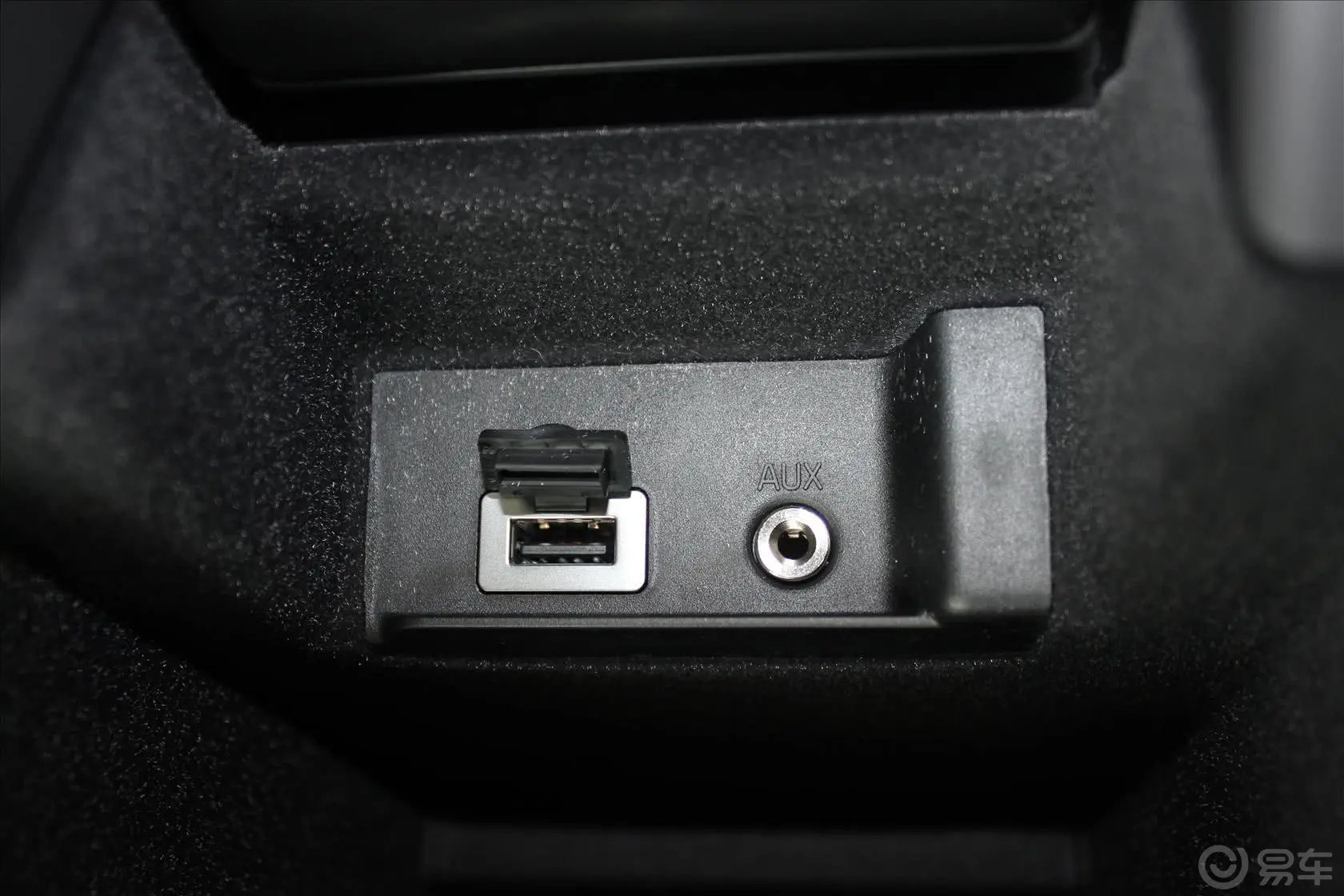沃尔沃V60改款 T5 智逸版USB接口