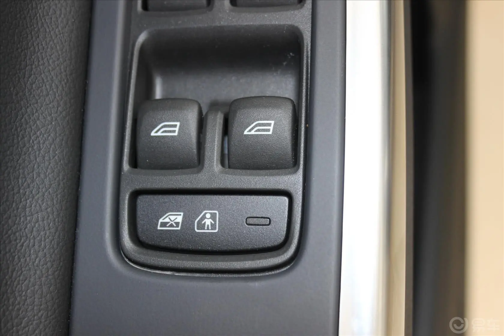沃尔沃V60改款 T5 智逸版车窗升降键