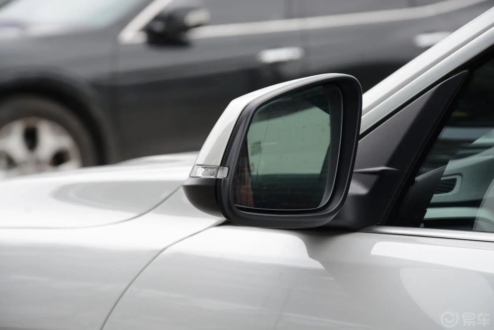 宝马4系敞篷轿跑车 435i 运动设计套装后视镜镜面（后）