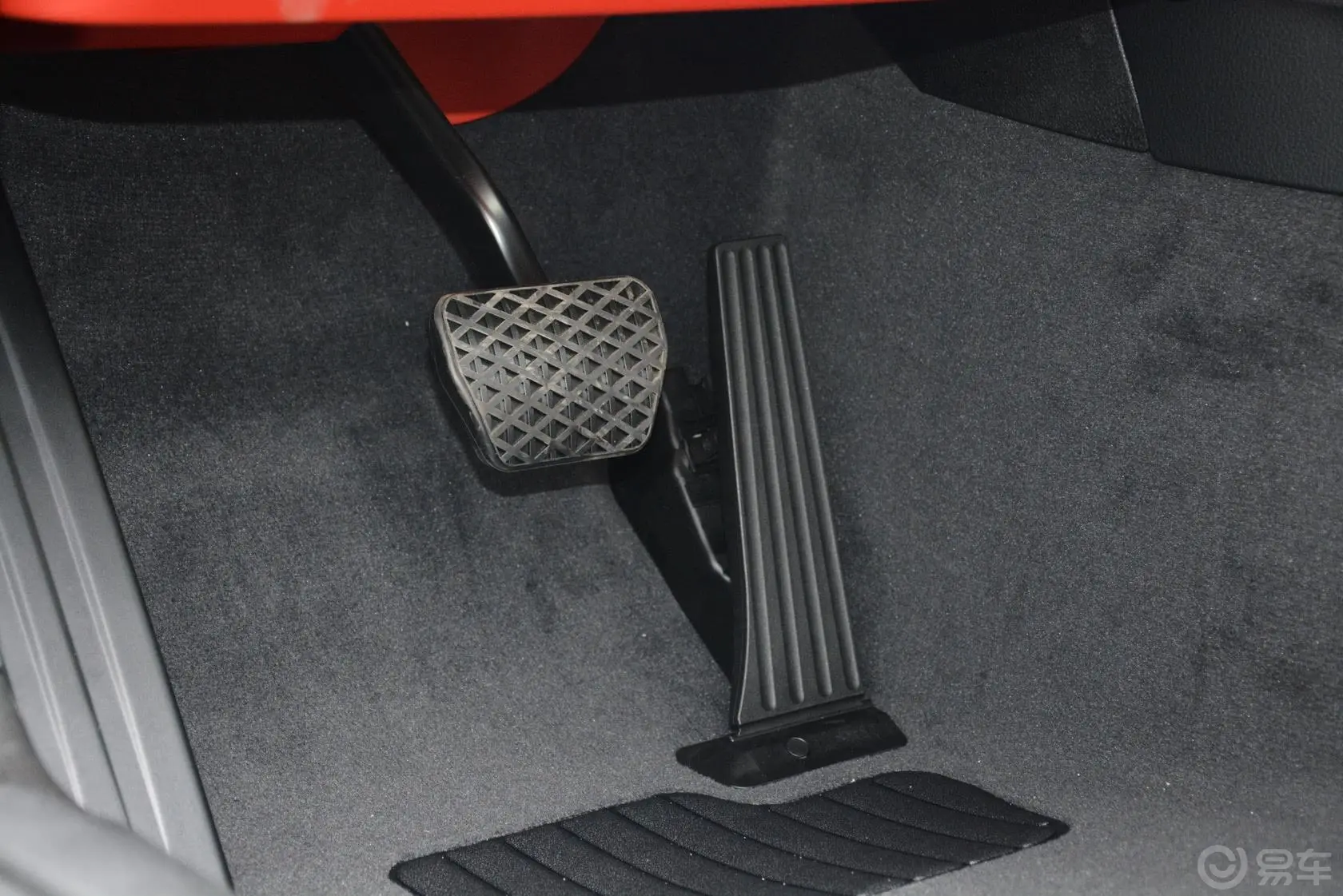 宝马4系敞篷轿跑车 435i 运动设计套装脚踏板