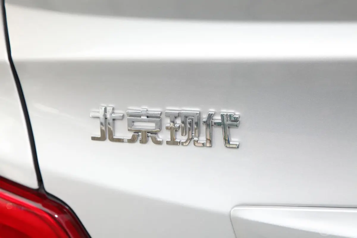 瑞纳三厢 1.4L GLS MT外观